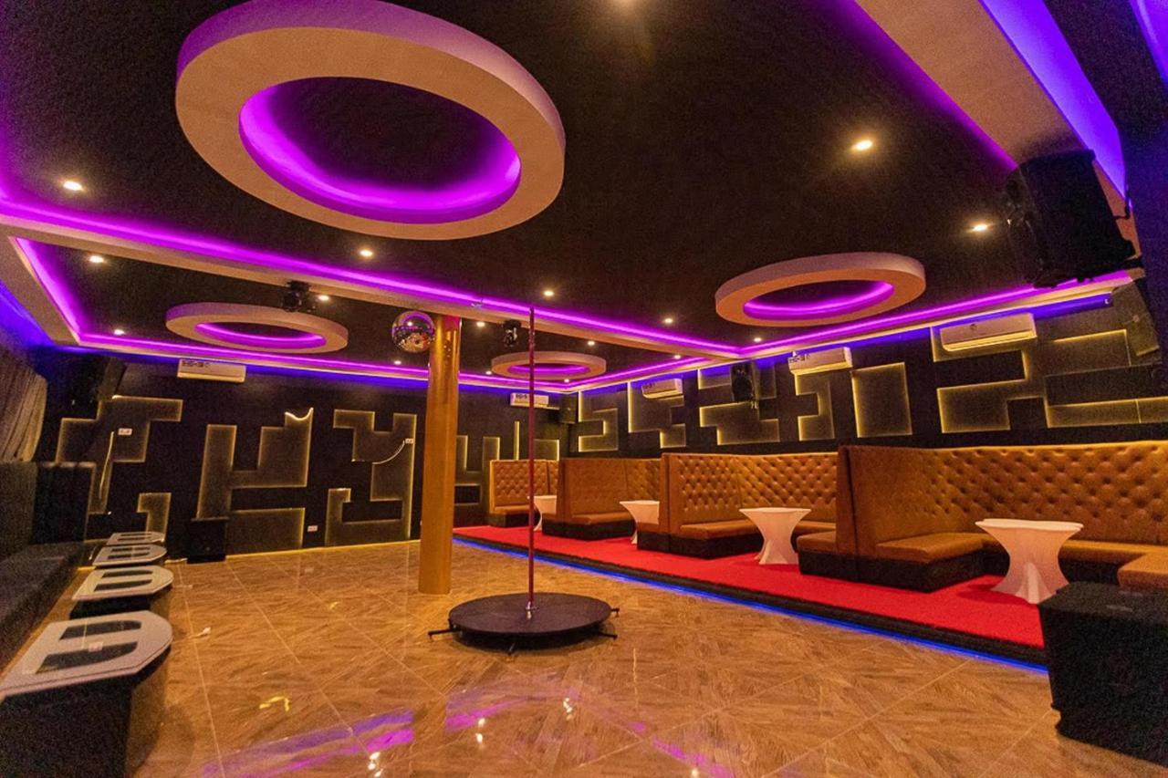 The Platinum Bay Hotel Berekuso Экстерьер фото
