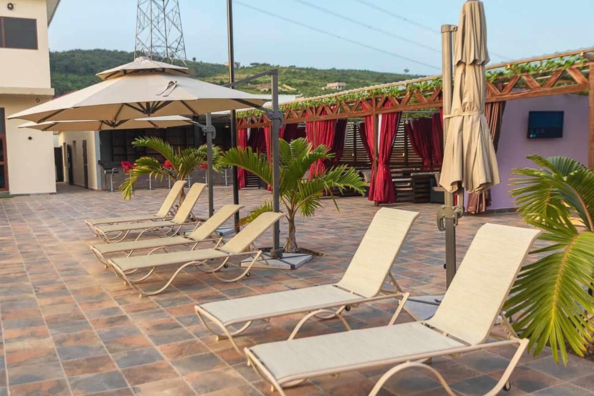 The Platinum Bay Hotel Berekuso Экстерьер фото