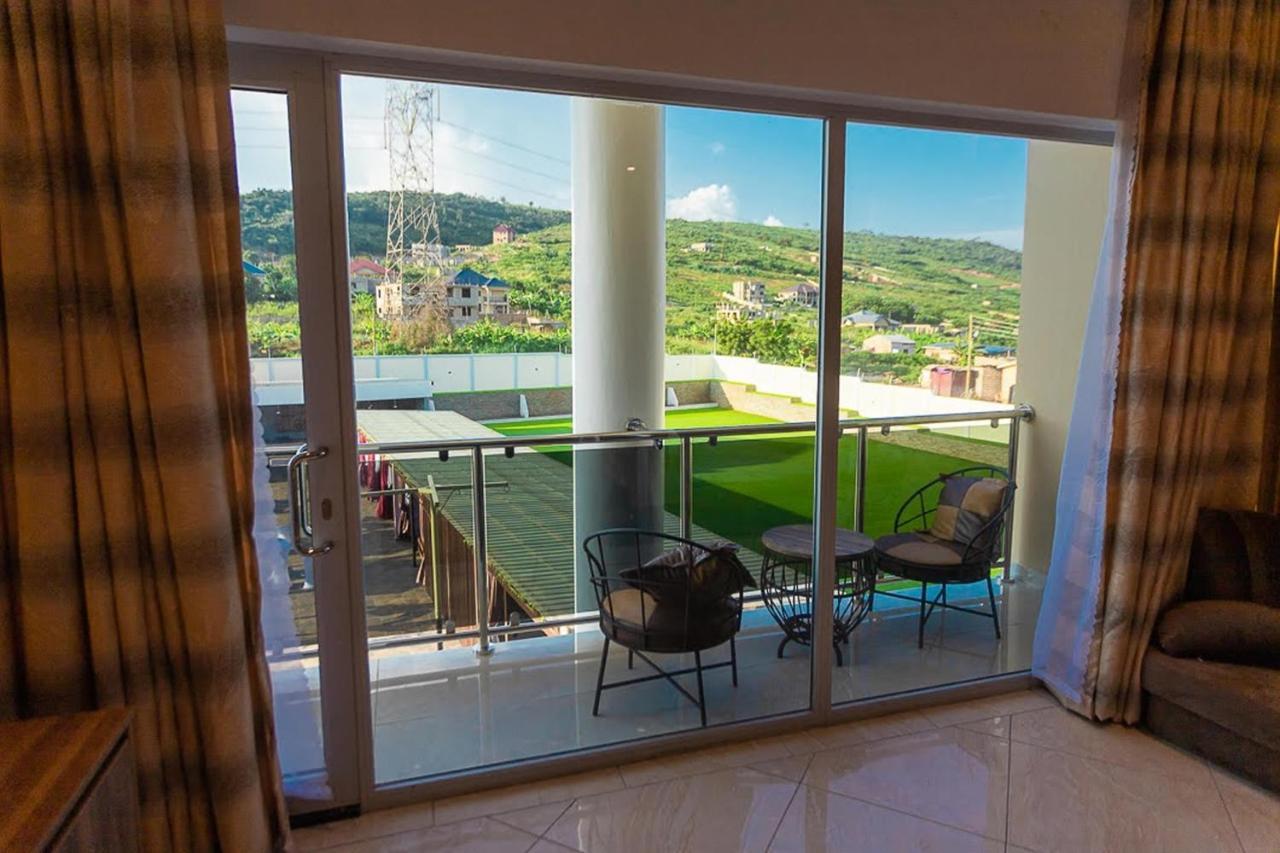 The Platinum Bay Hotel Berekuso Экстерьер фото
