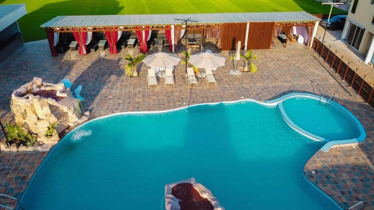 The Platinum Bay Hotel Berekuso Экстерьер фото
