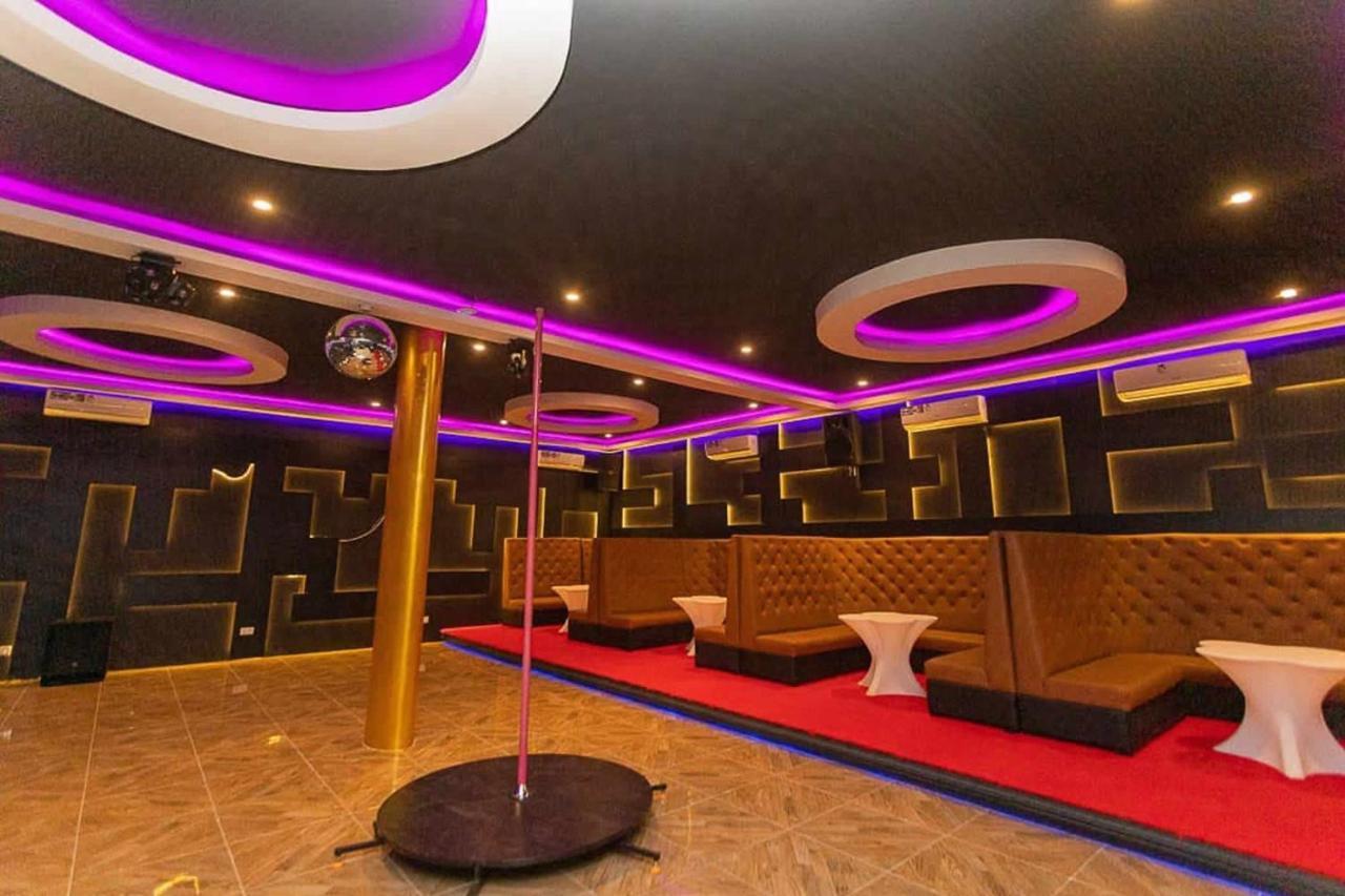 The Platinum Bay Hotel Berekuso Экстерьер фото